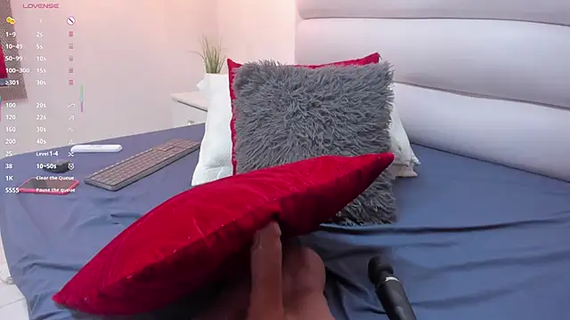 LindaRey  online show from March 10, 2025, 4:49 am