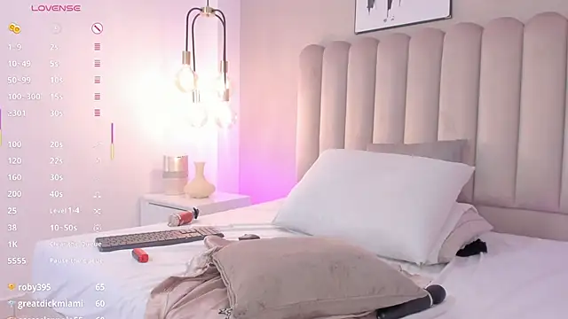 LindaRey  online show from February 26, 2025, 7:23 am