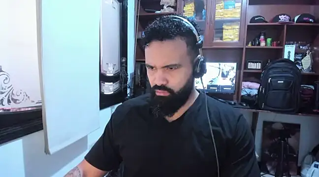 Snapshot of Drako_Argentii chatting on February 18, 2025, 1:44 pm Drako Argentii online show from February 18, 2025, 1:44 pm