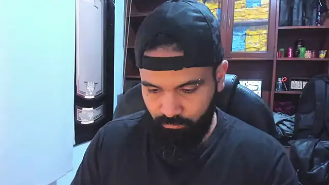 Snapshot of Drako_Argentii chatting on February 28, 2025, 1:47 pm Drako Argentii online show from February 28, 2025, 1:47 pm