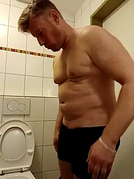 MArciQuarky online show from October 4, 2025, 2:29 pm