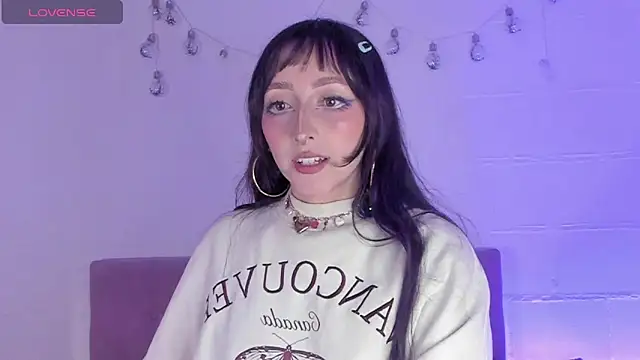 Snapshot of v1cky_ chatting on April 6, 2026, 10:55 pm v1cky online show from April 6, 2026, 10:55 pm