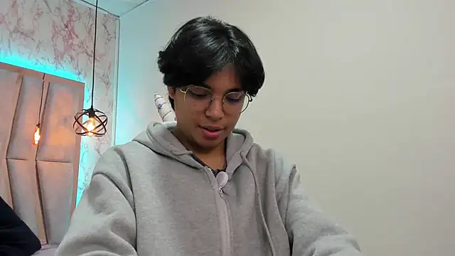 Emmapark  online show from March 21, 2025, 11:22 am