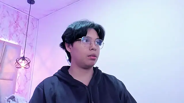 Emmapark  online show from March 9, 2025, 2:21 pm