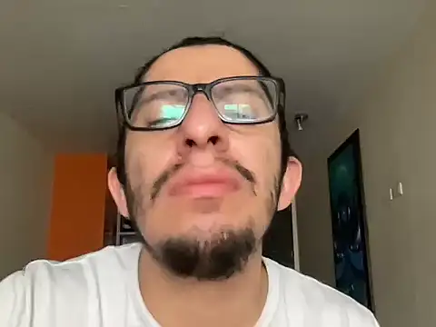 littlelatinhunter online show from February 5, 2026, 12:01 pm