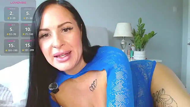 Snapshot of Layla_UK chatting on March 5, 2026, 10:12 am Layla UK online show from March 5, 2026, 10:12 am