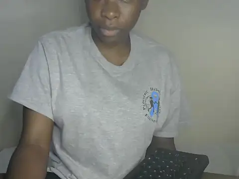 Snapshot of Novah_ chatting on March 18, 2026, 11:35 am Novah online show from March 18, 2026, 11:35 am