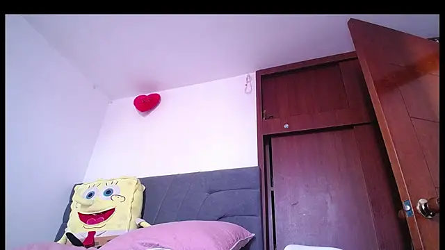 Snapshot of Yinn_Silver chatting on August 3, 2026, 12:22 pm Yinn Silver online show from August 3, 2026, 12:22 pm