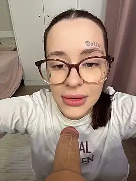 fuckdoll 18 online show from December 17, 2025, 8:19 am