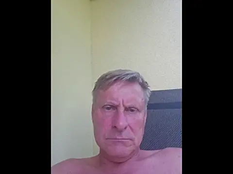 johnnym1 online show from June 25, 2026, 2:33 pm