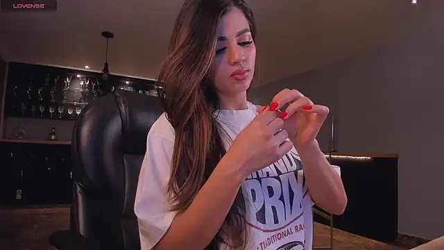 RoxanneHill  online show from September 13, 2025, 11:32 am