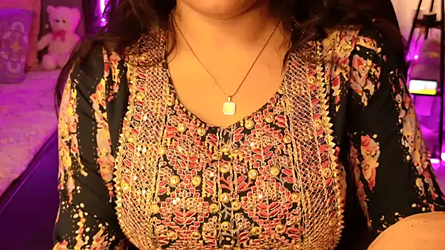 Snapshot of Spice-Summi chatting on August 2, 2026, 11:13 pm Spice-Summi online show from August 2, 2026, 11:13 pm