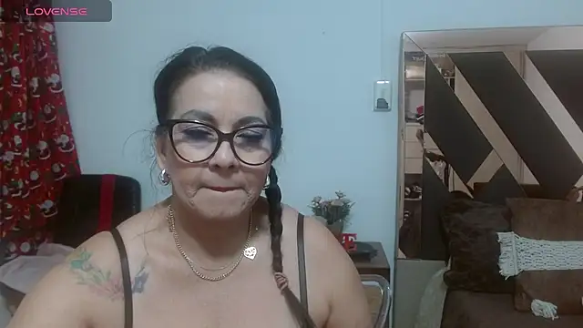 lindaesmeralda online show from February 20, 2026, 11:01 am