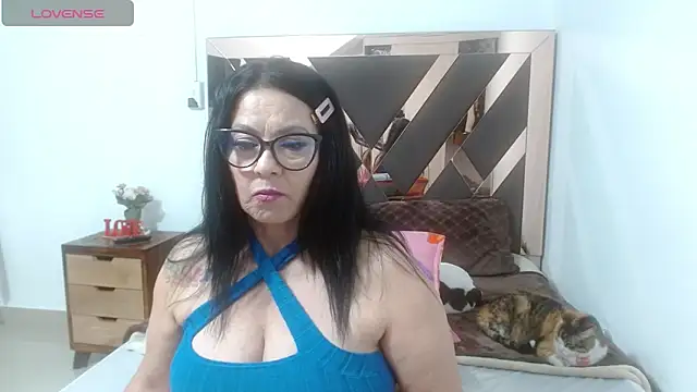 Snapshot of lindaesmeralda chatting on April 7, 2026, 10:28 am lindaesmeralda online show from April 7, 2026, 10:28 am