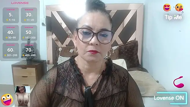 lindaesmeralda online show from November 19, 2025, 12:05 pm