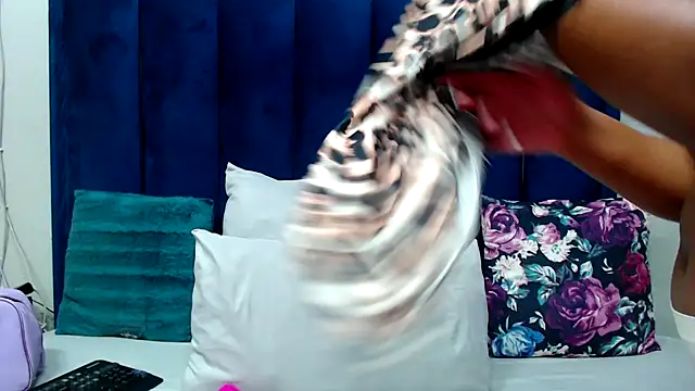 HotSmallTits online show from April 26, 2026, 7:44 pm