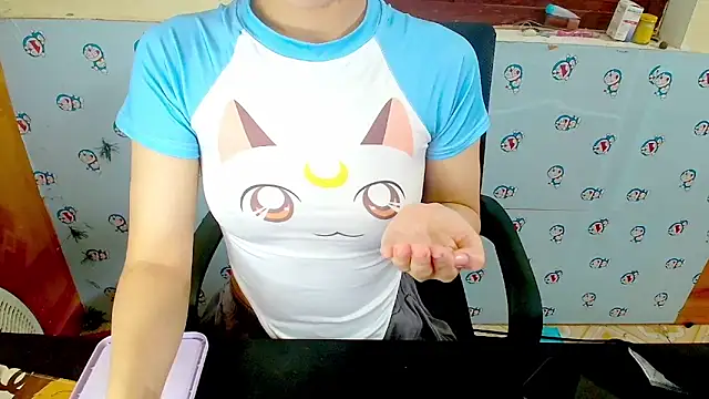   Saphia   online show from December 15, 2025, 1:00 am