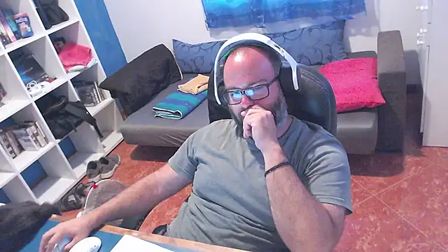 ravingr4d4 online show from July 28, 2026, 1:32 pm