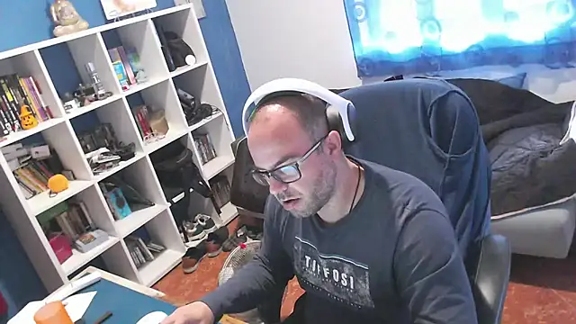 ravingr4d4 online show from November 7, 2025, 11:59 am