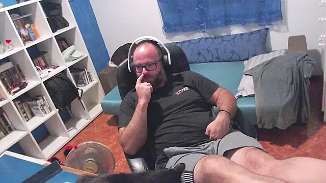 ravingr4d4 online show from July 15, 2026, 9:55 pm