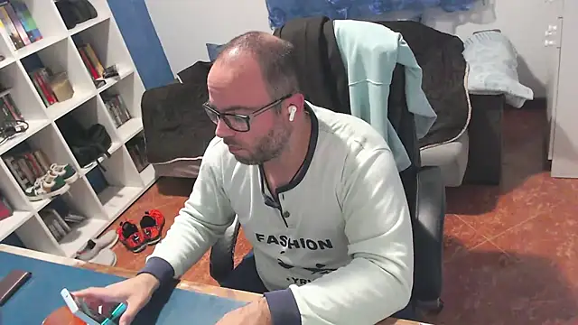 ravingr4d4 online show from November 12, 2025, 11:19 pm