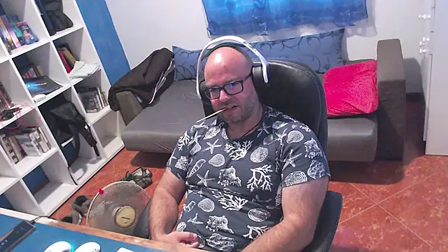 ravingr4d4 online show from August 5, 2026, 8:19 am
