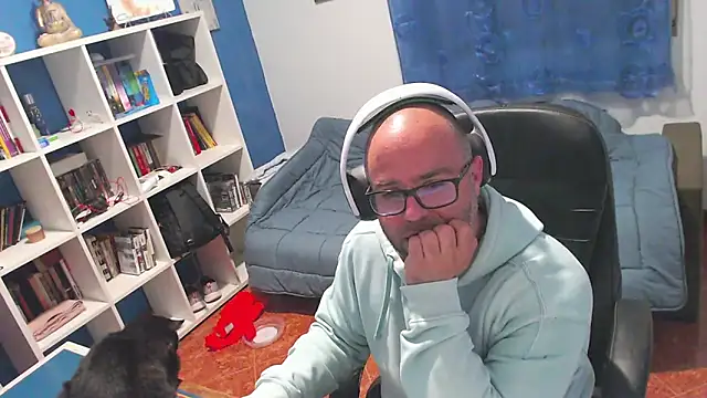 ravingr4d4 online show from May 3, 2026, 8:34 pm