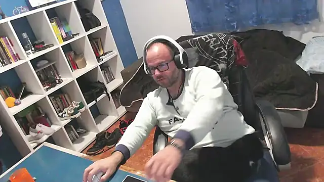 ravingr4d4 online show from November 14, 2025, 11:52 pm