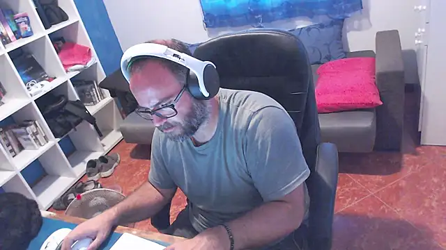 ravingr4d4 online show from July 28, 2026, 2:13 pm