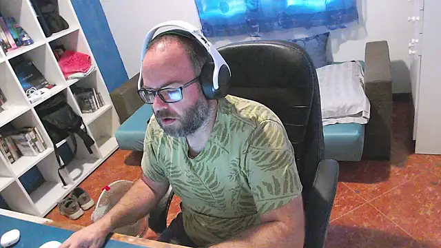 ravingr4d4 online show from July 24, 2026, 8:10 am