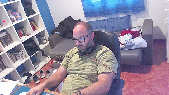 ravingr4d4 online show from July 8, 2026, 9:54 am