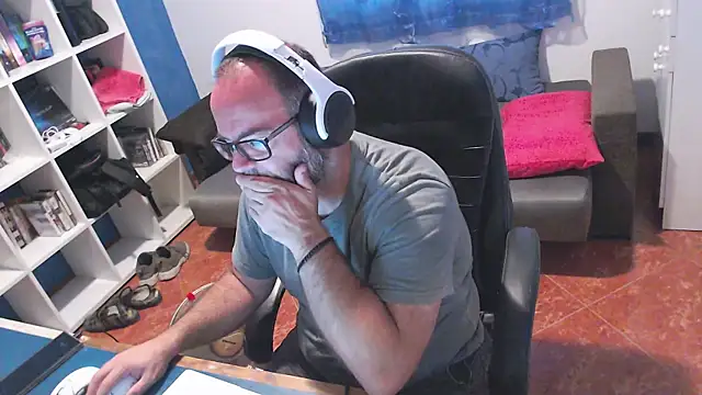 ravingr4d4 online show from July 28, 2026, 8:11 am