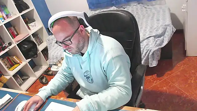 ravingr4d4 online show from February 2, 2026, 9:52 am