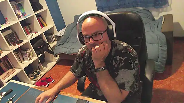 ravingr4d4 online show from April 29, 2026, 9:54 pm