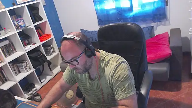 ravingr4d4 online show from June 29, 2026, 9:05 am