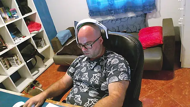 ravingr4d4 online show from July 31, 2026, 11:09 am