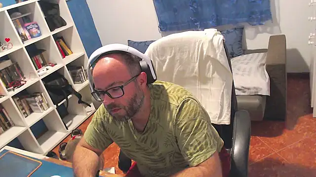 ravingr4d4 online show from July 7, 2026, 9:51 pm