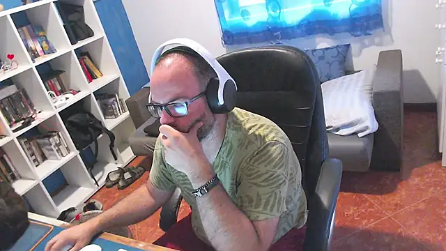 ravingr4d4 online show from July 10, 2026, 8:14 am