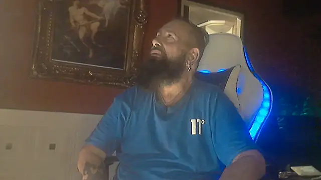 maseurbeardedpig online show from August 7, 2026, 3:56 am