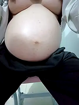 SweetGirl2k2 online show from March 23, 2026, 5:07 am