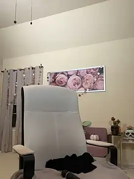 RoxxyDallas online show from December 7, 2024, 5:43 am