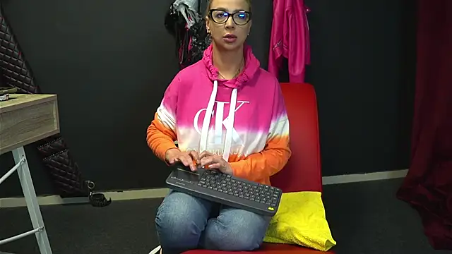 CelineConner online show from October 10, 2025, 4:02 am