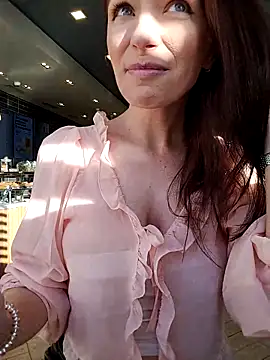 Brilliant-Queen1 online show from December 3, 2025, 12:01 am