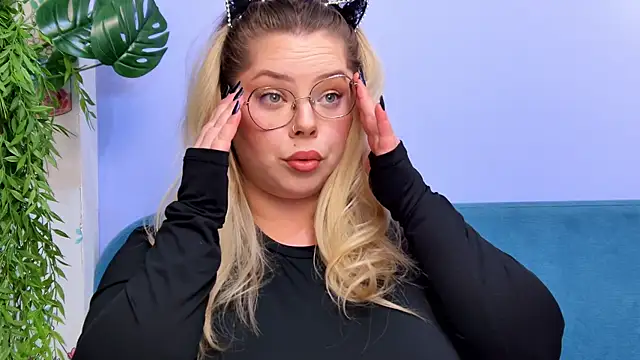 moon cake online show from March 19, 2025, 2:13 pm