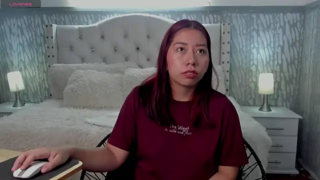 sexylaurita online show from April 28, 2026, 11:47 am