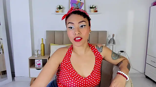 Zoe Gruber online show from May 5, 2026, 11:19 pm