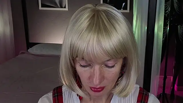 Dorothy Meyer online show from September 29, 2025, 10:22 am