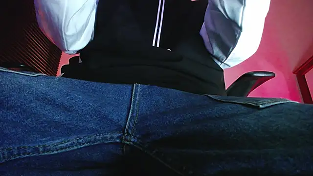 zacwatson  online show from February 6, 2026, 4:41 am