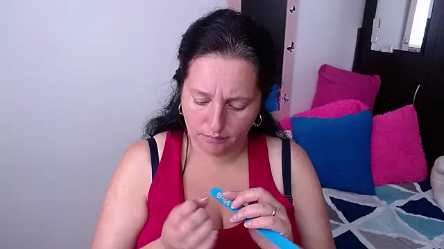 CristialJones  online show from November 11, 2025, 2:12 pm