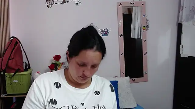 CristialJones  online show from September 23, 2025, 2:02 pm